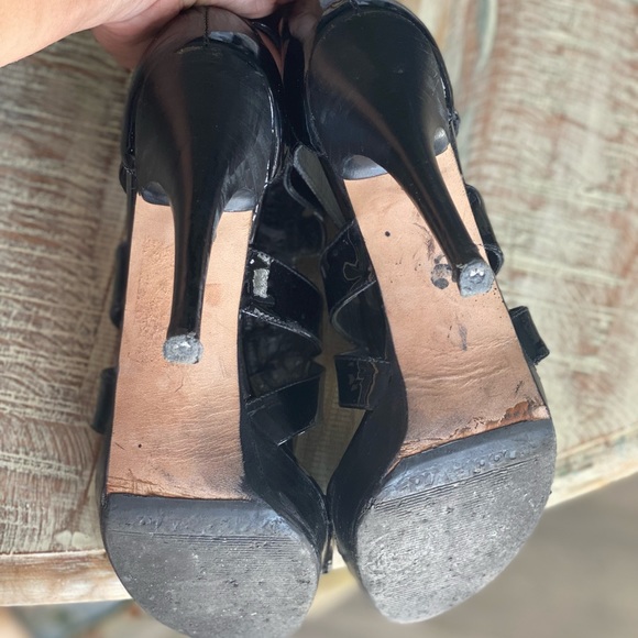 Stuart Weitzman heels size 8 - Picture 14 of 16